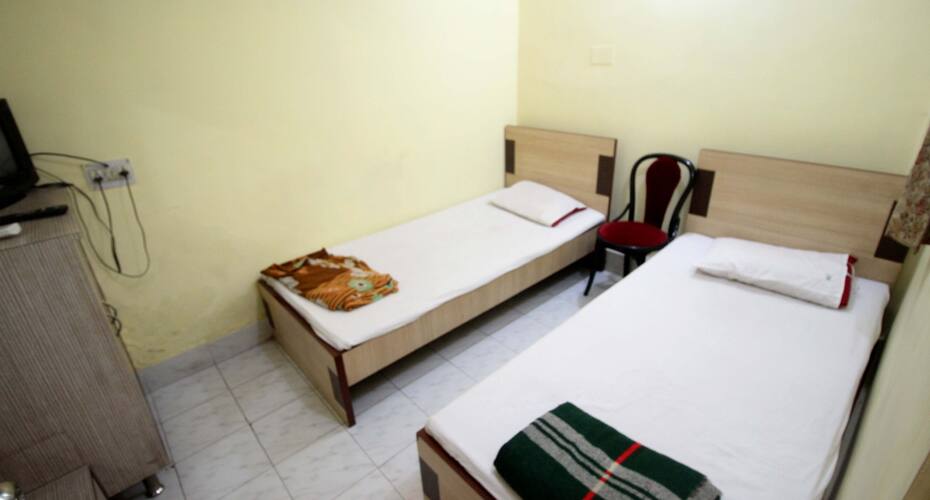 Raj Guest House Dharmatala, Kolkata 5
